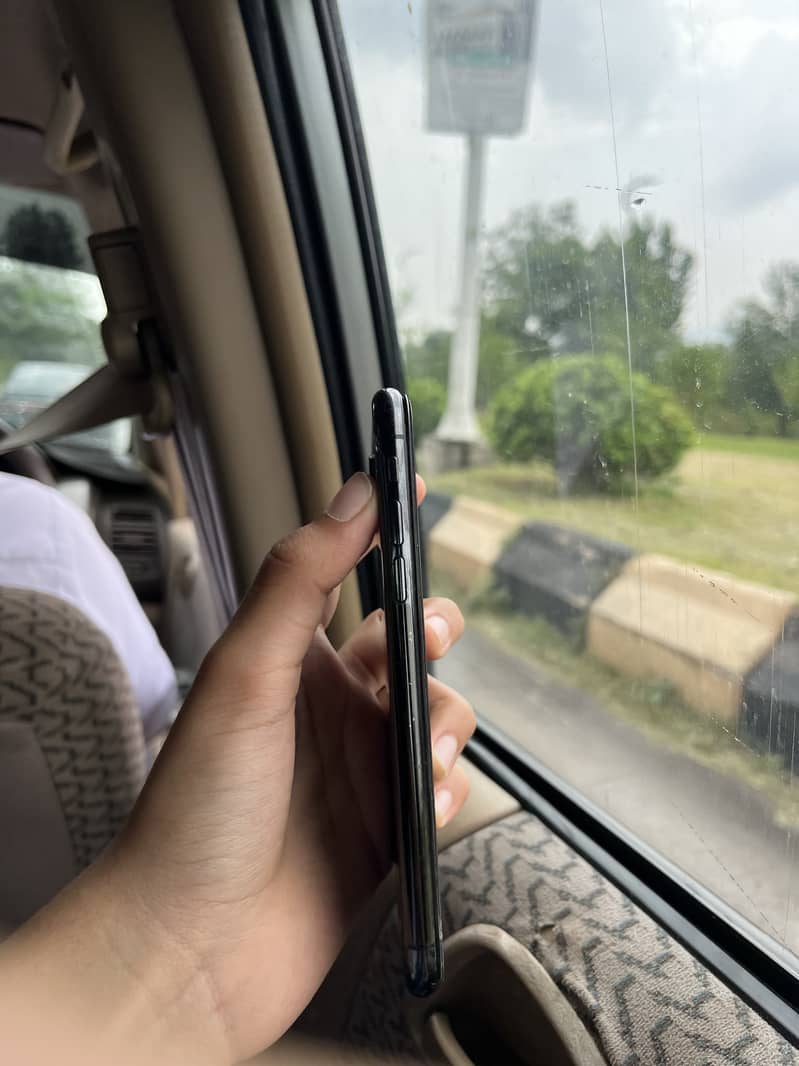 Apple iPhone X 5