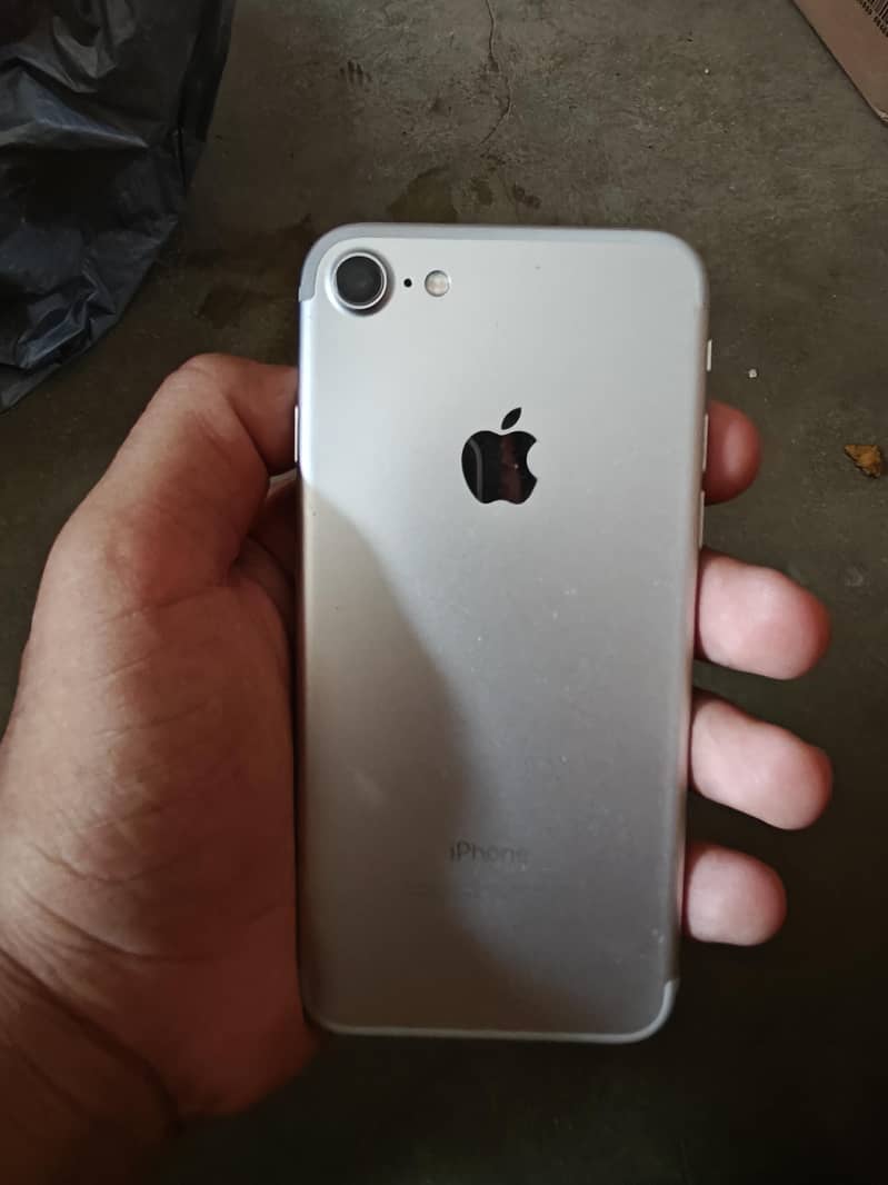 Apple iPhone 7 1