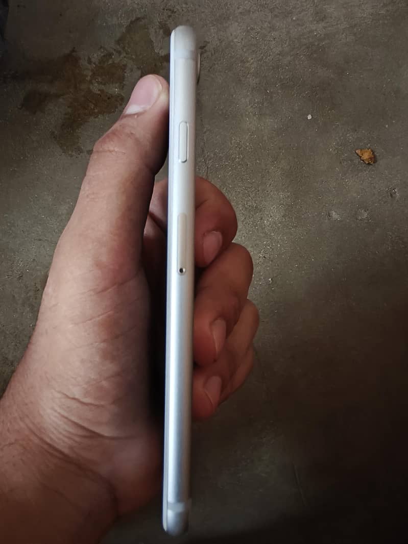 Apple iPhone 7 2