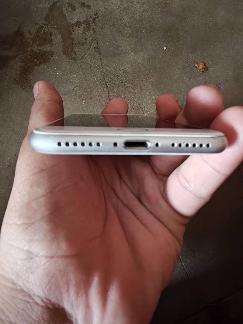 Apple iPhone 7 3