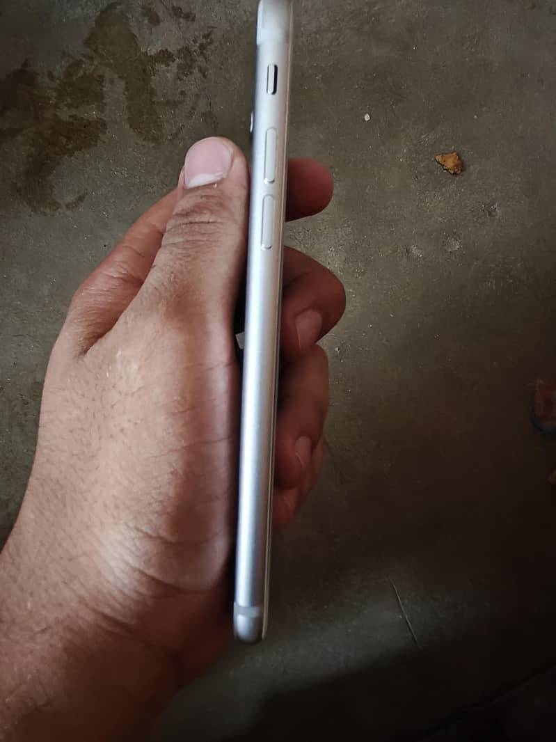 Apple iPhone 7 4