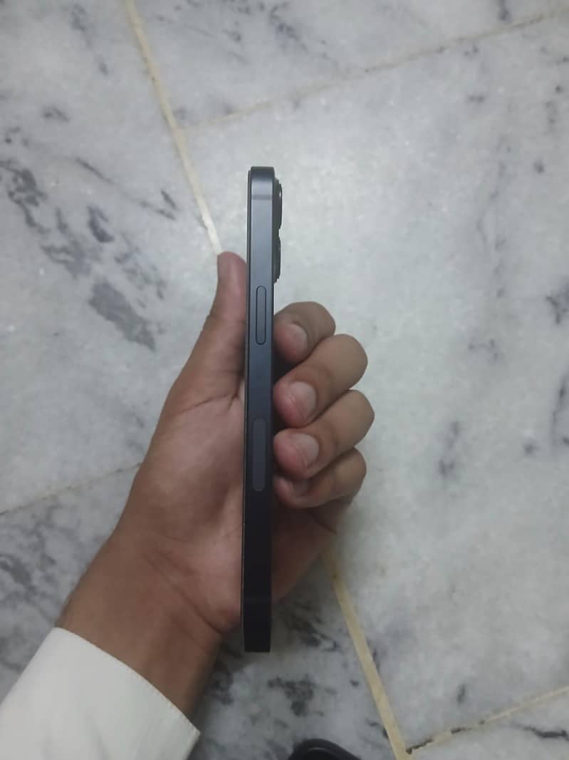 Apple iPhone 13 2