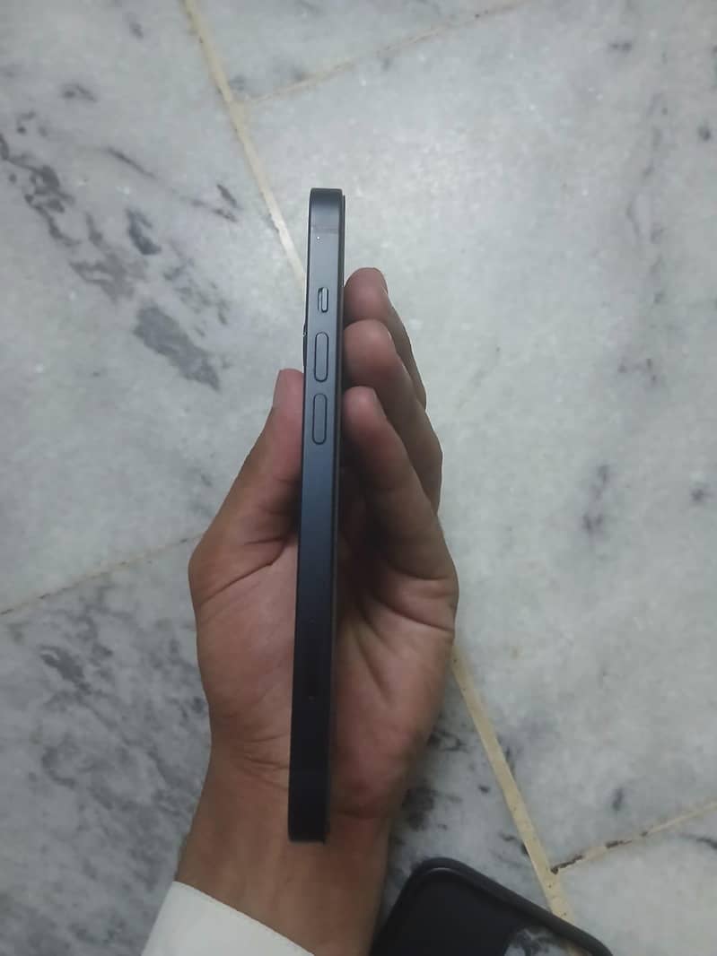 Apple iPhone 13 3