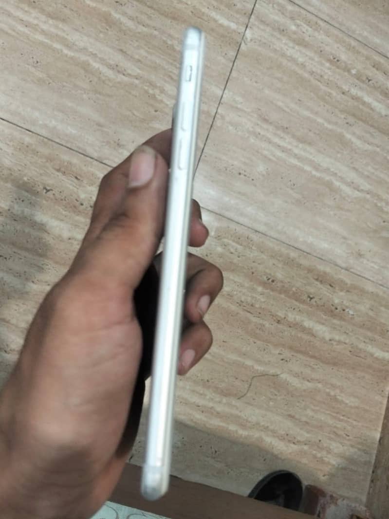 Apple iPhone 7 Plus 2