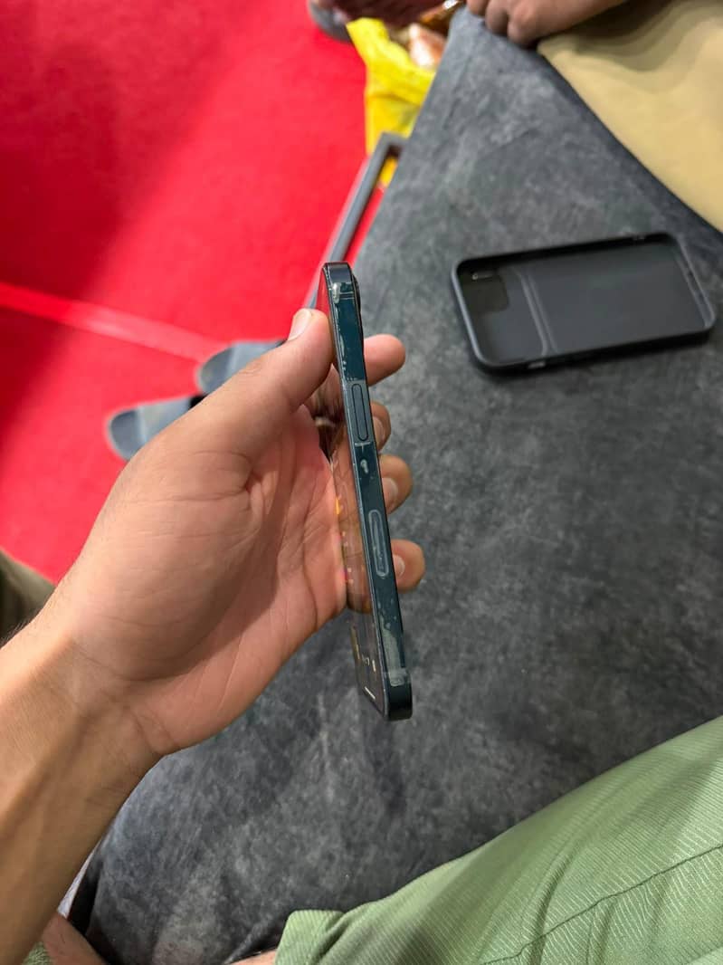 Apple iPhone 13 0