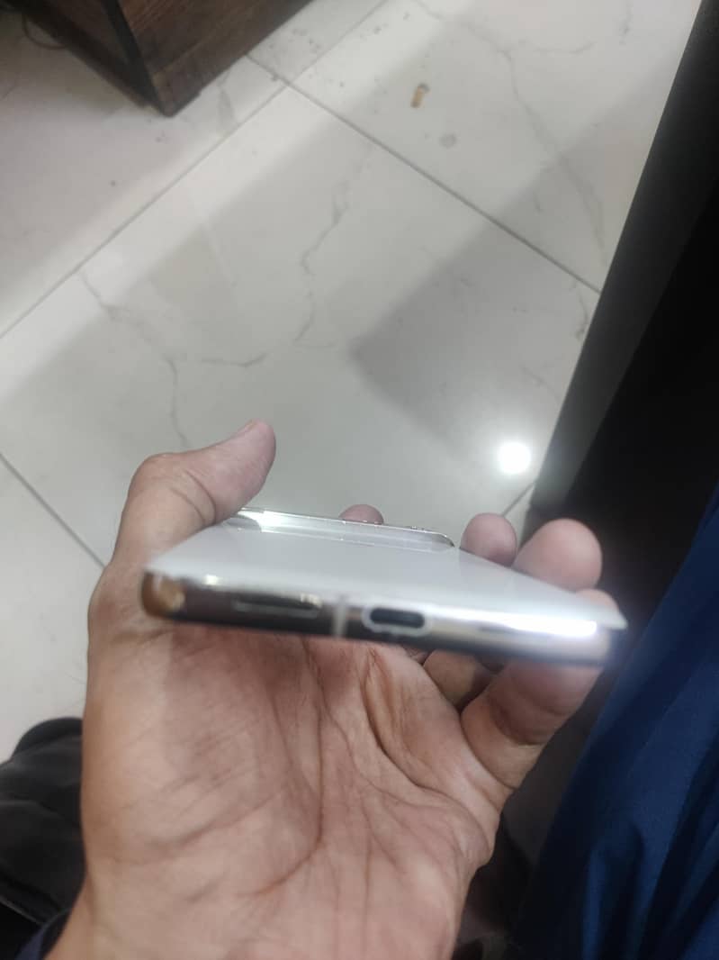 Google Pixel 8 Pro 6