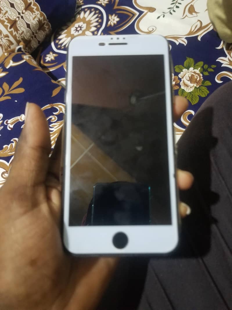 Apple iPhone 8 Plus 1