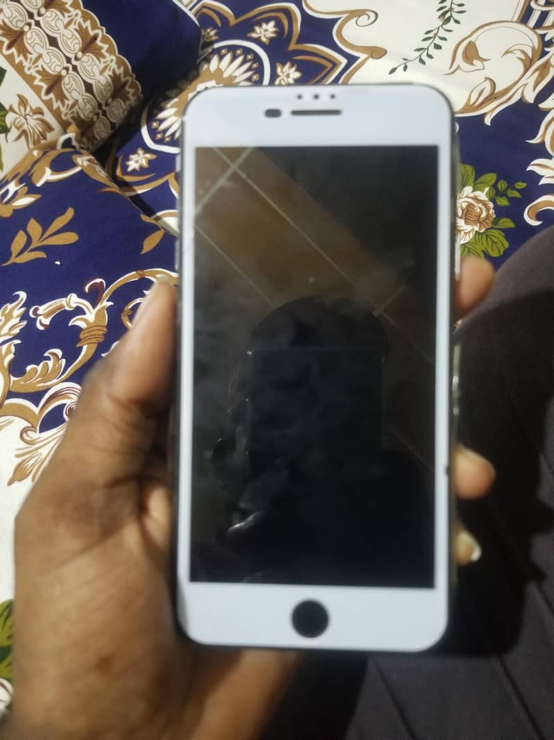Apple iPhone 8 Plus 5