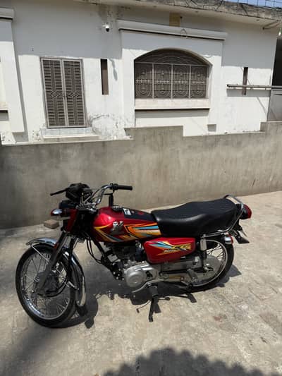 Honda 125CG Red