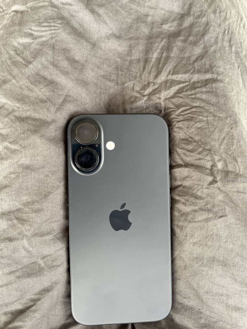 Apple iPhone 16 1