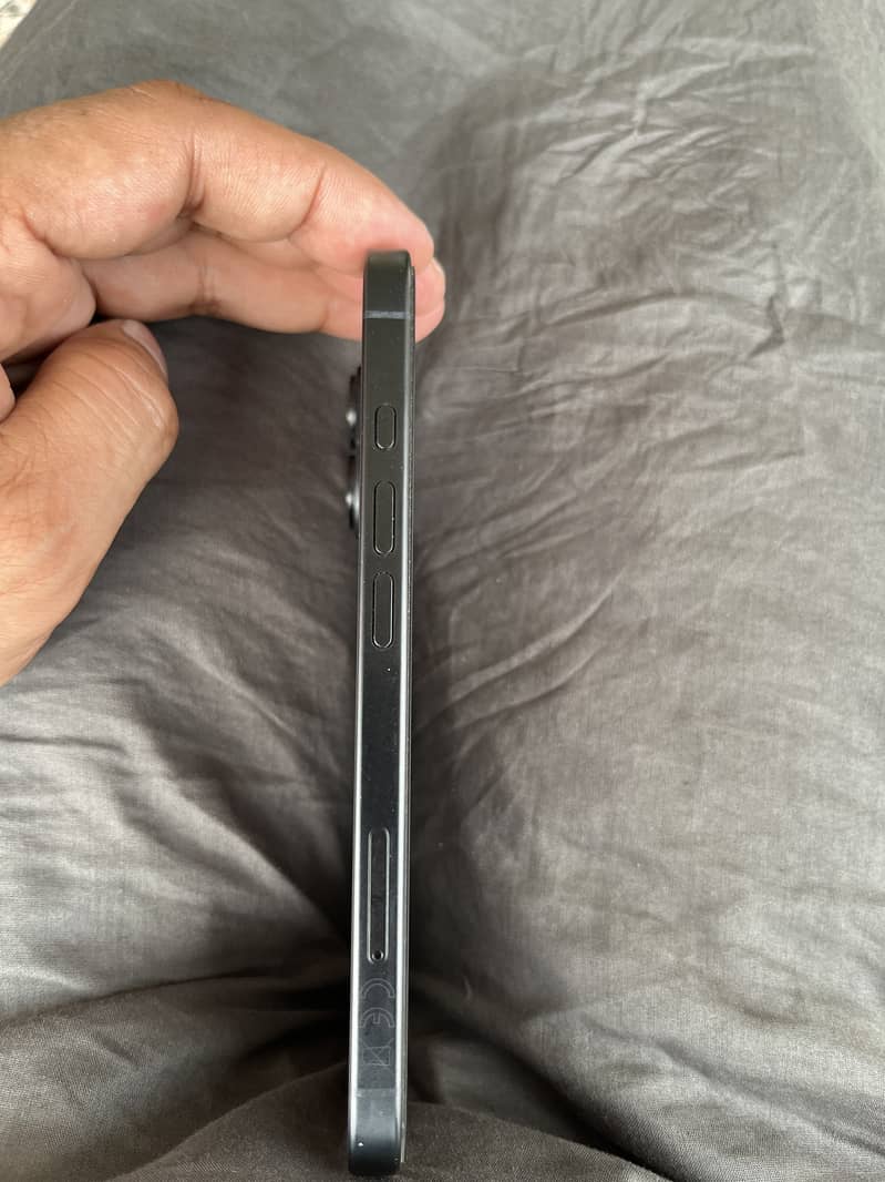 Apple iPhone 16 2