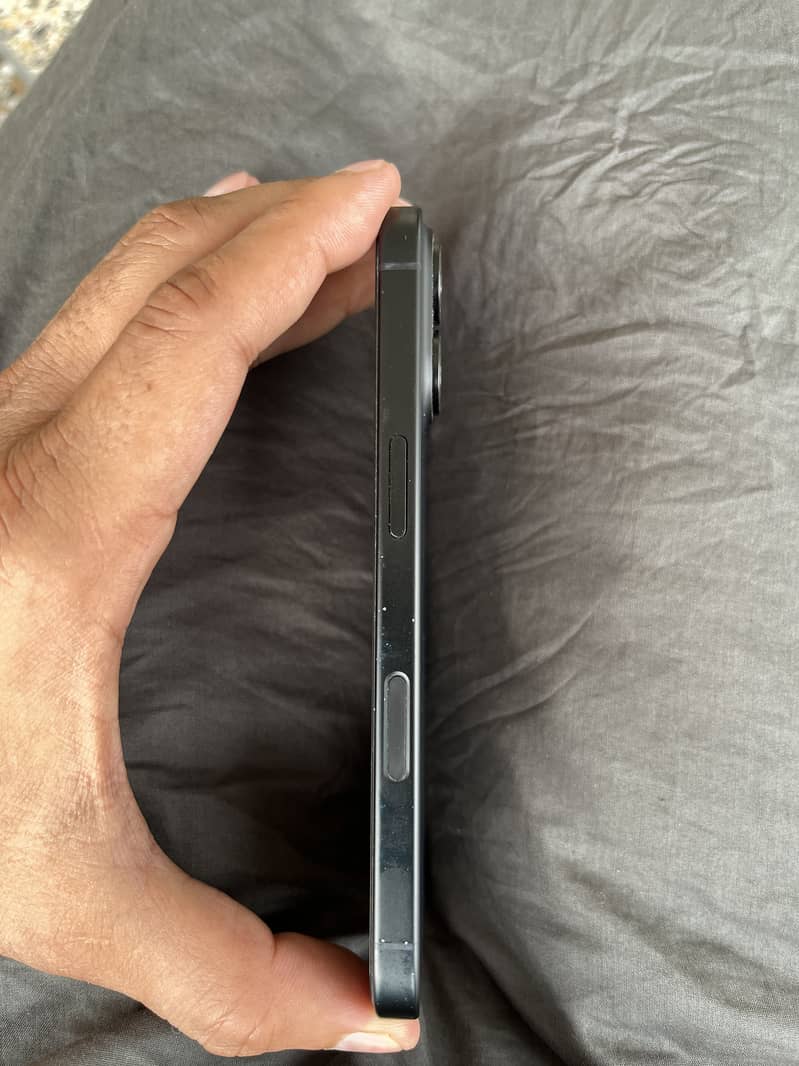 Apple iPhone 16 3