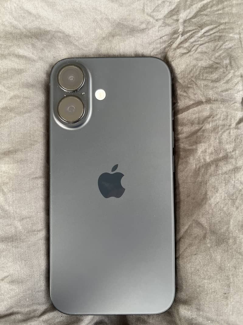 Apple iPhone 16 4