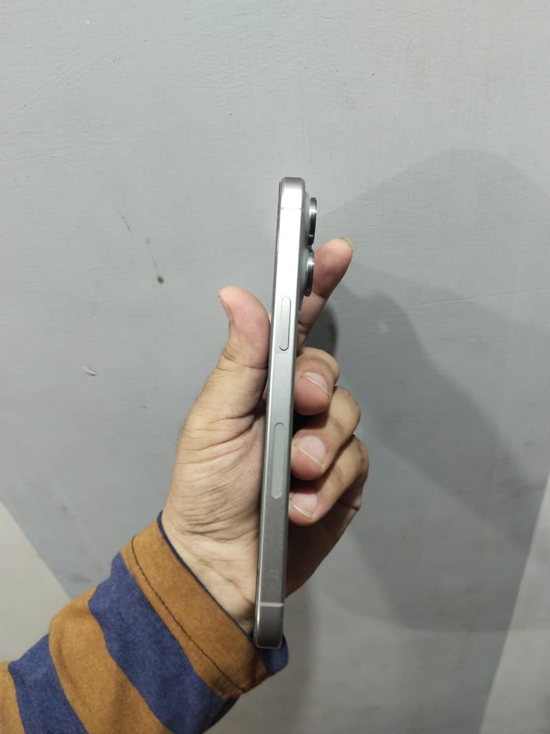 Apple iPhone 15 Pro Max 1