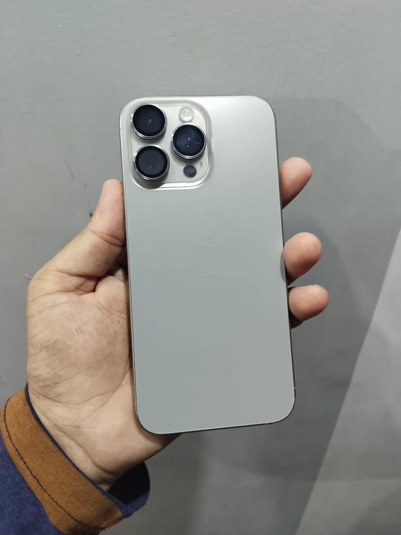 Apple iPhone 15 Pro Max 5