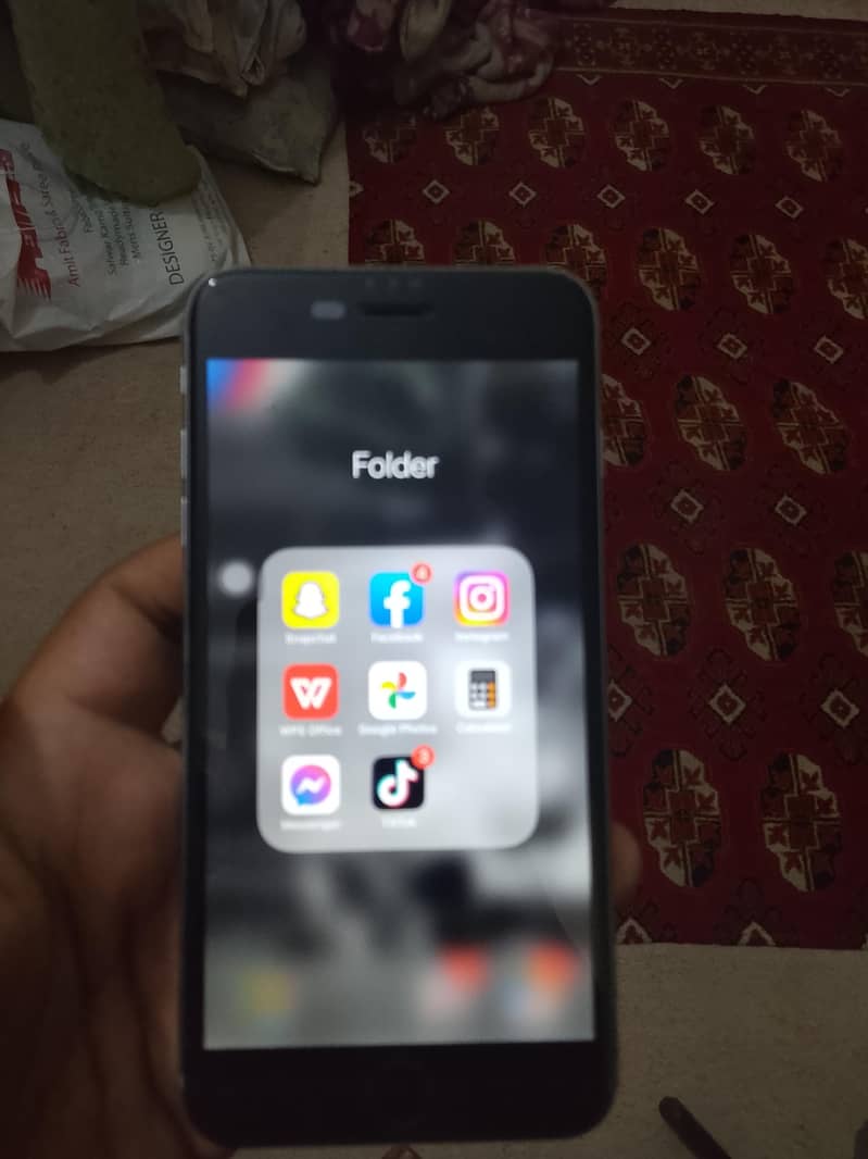 Apple iPhone 6 Plus 4