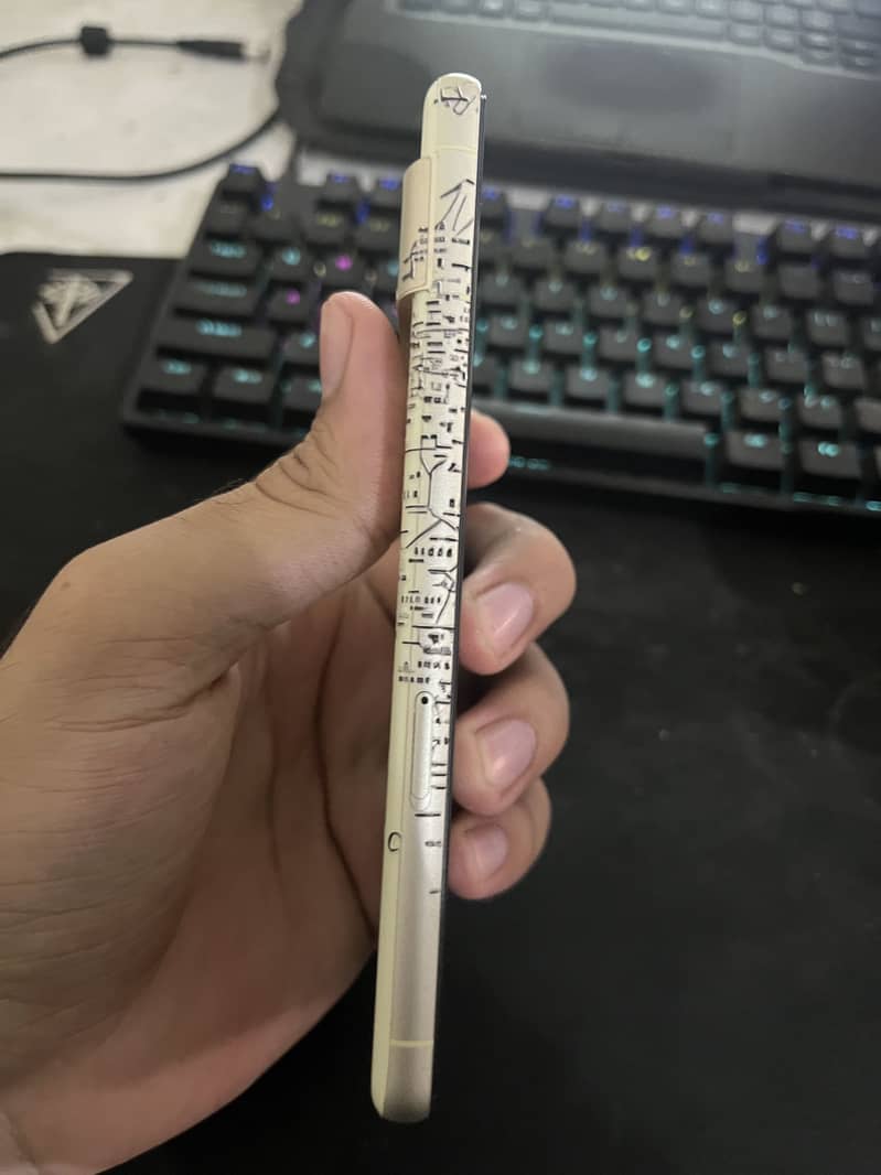 Google Pixel 7 4