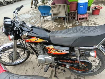 Honda 125 black colour with card and documents orgnial condtion
