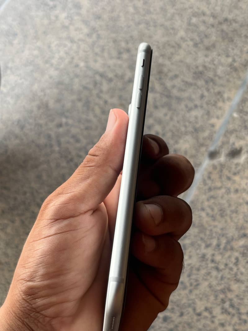Apple iPhone 7 Plus 1