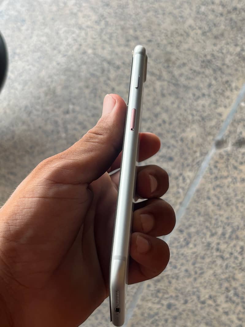 Apple iPhone 7 Plus 4