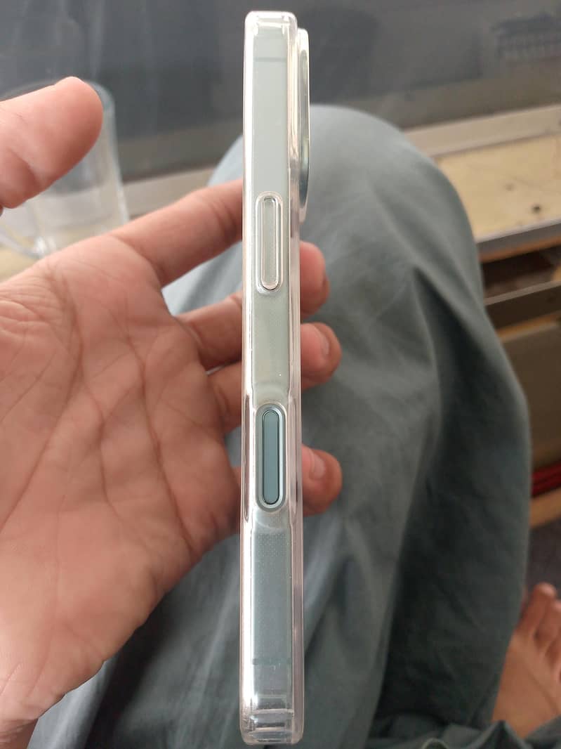 Apple iPhone 16 1