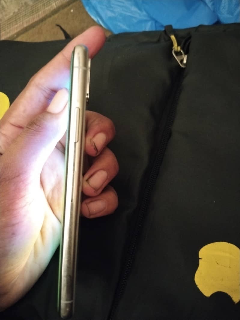 Apple iPhone X 0