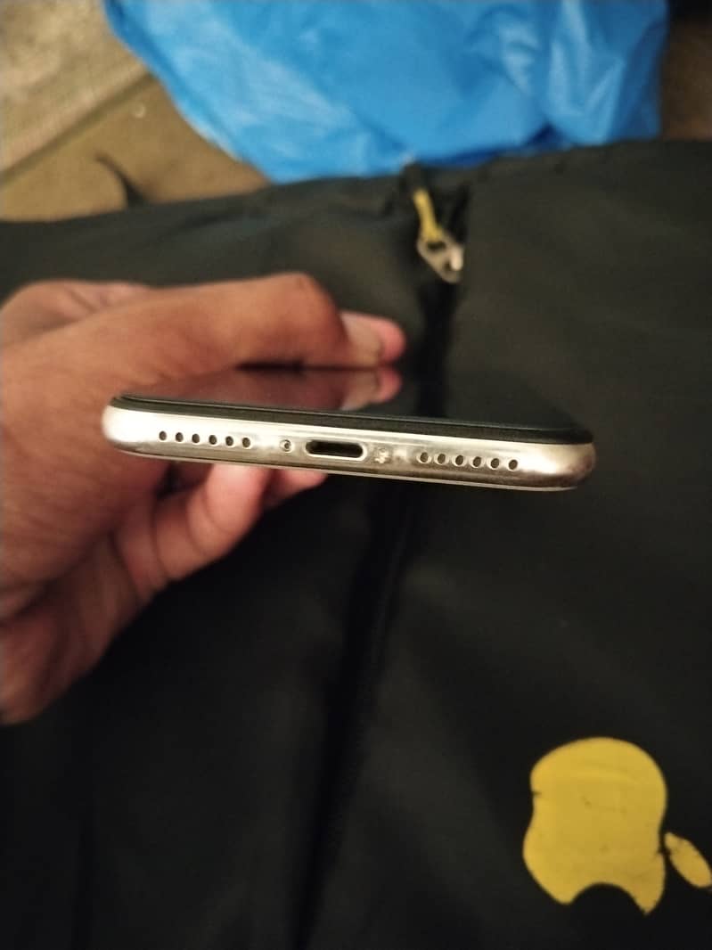 Apple iPhone X 3