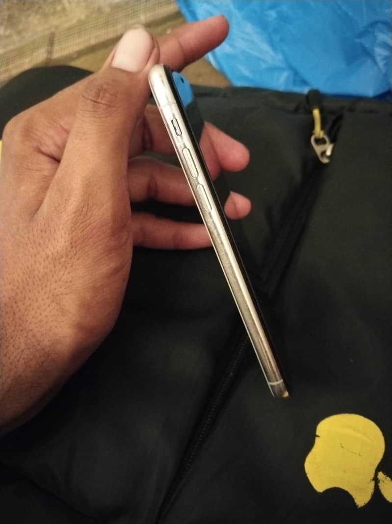 Apple iPhone X 5