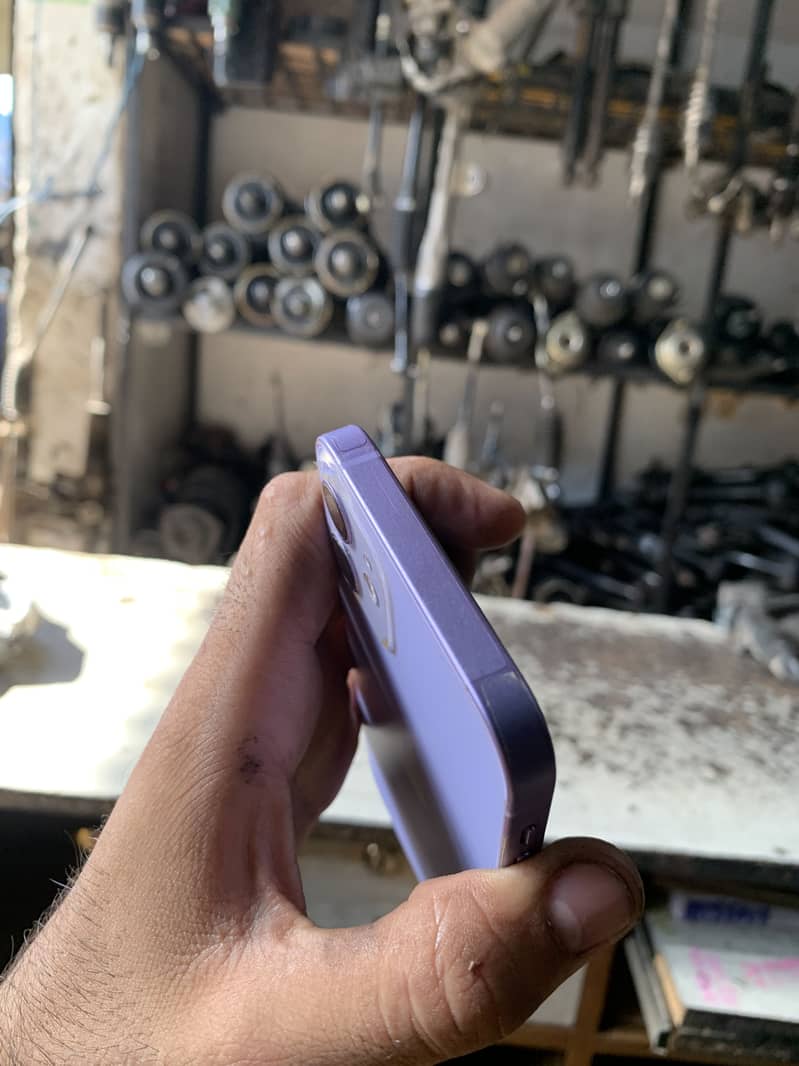 Apple iPhone 12 5