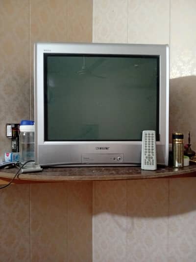 Sony Vega TV for sale with original remote