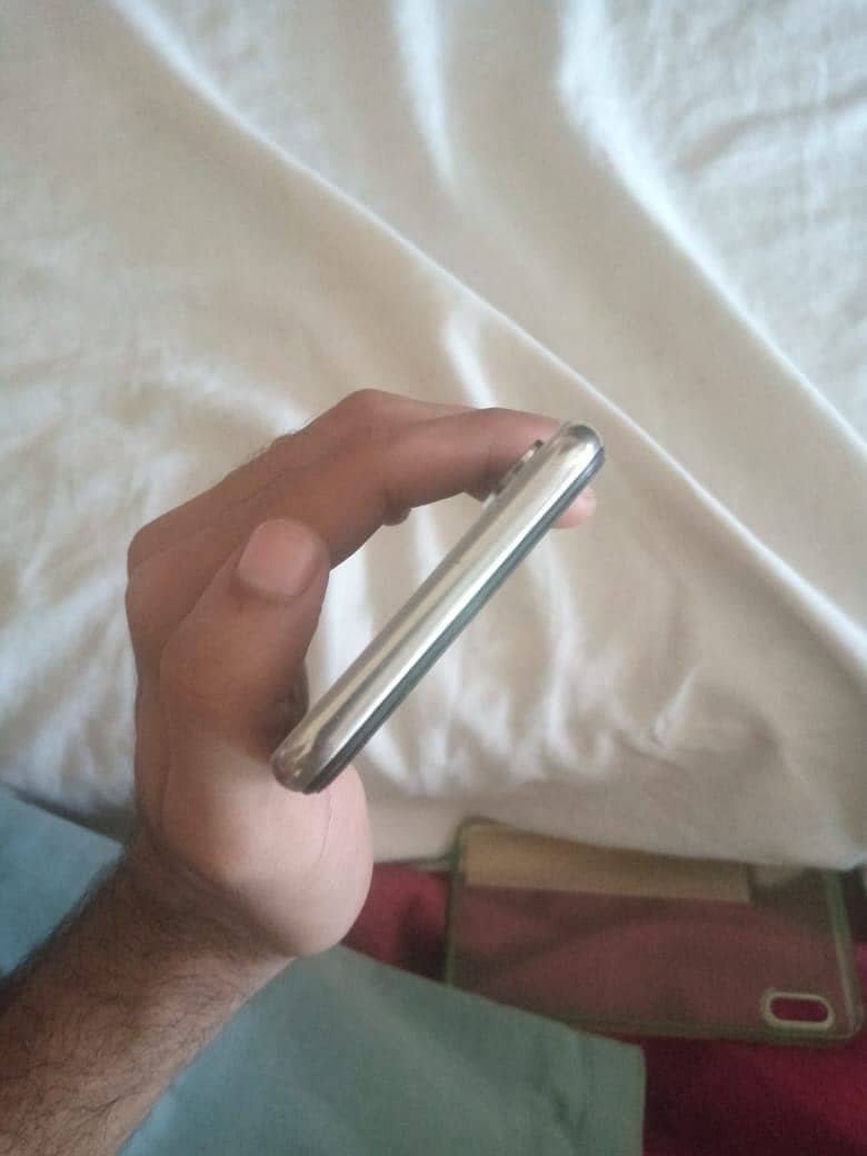 Apple iPhone X 3