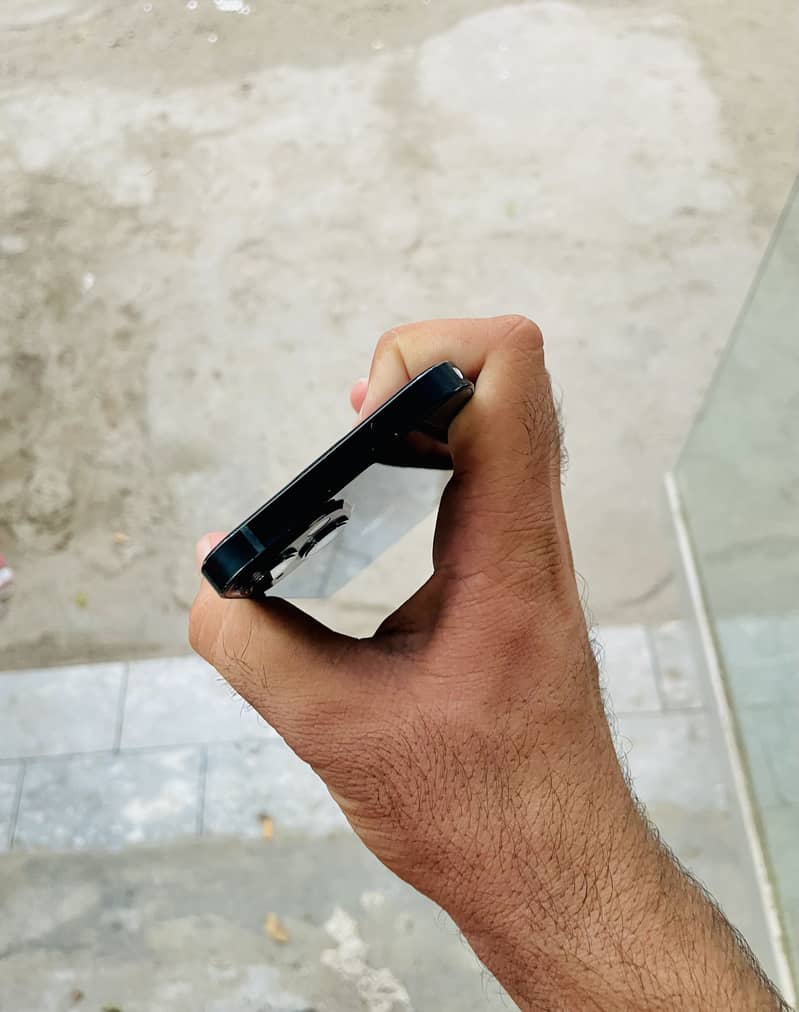Apple iPhone 13 1
