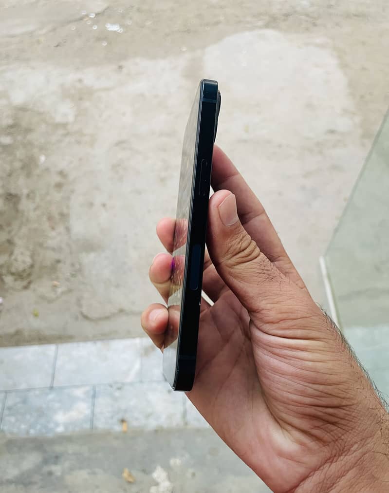 Apple iPhone 13 4