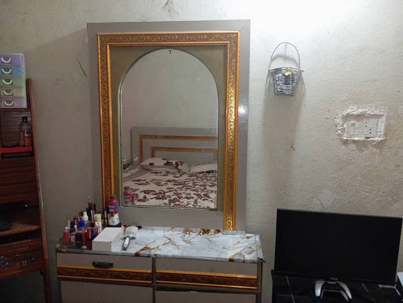 Bed with dressing table and 2 side table 0