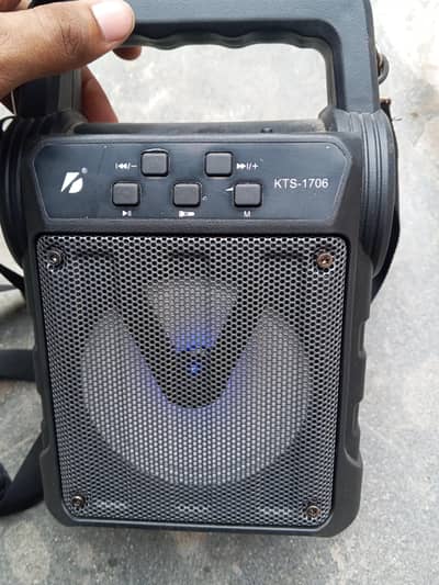Bluetooth speaker  behtreen ha brand new 