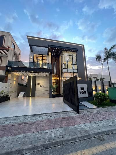 10 Marla Brand New And Luxury House For Sale