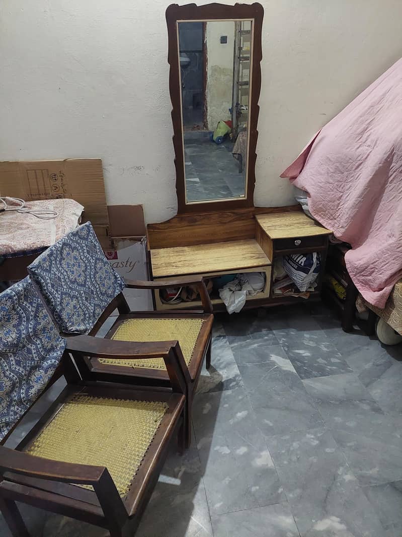 Dressing table & Chairs 0