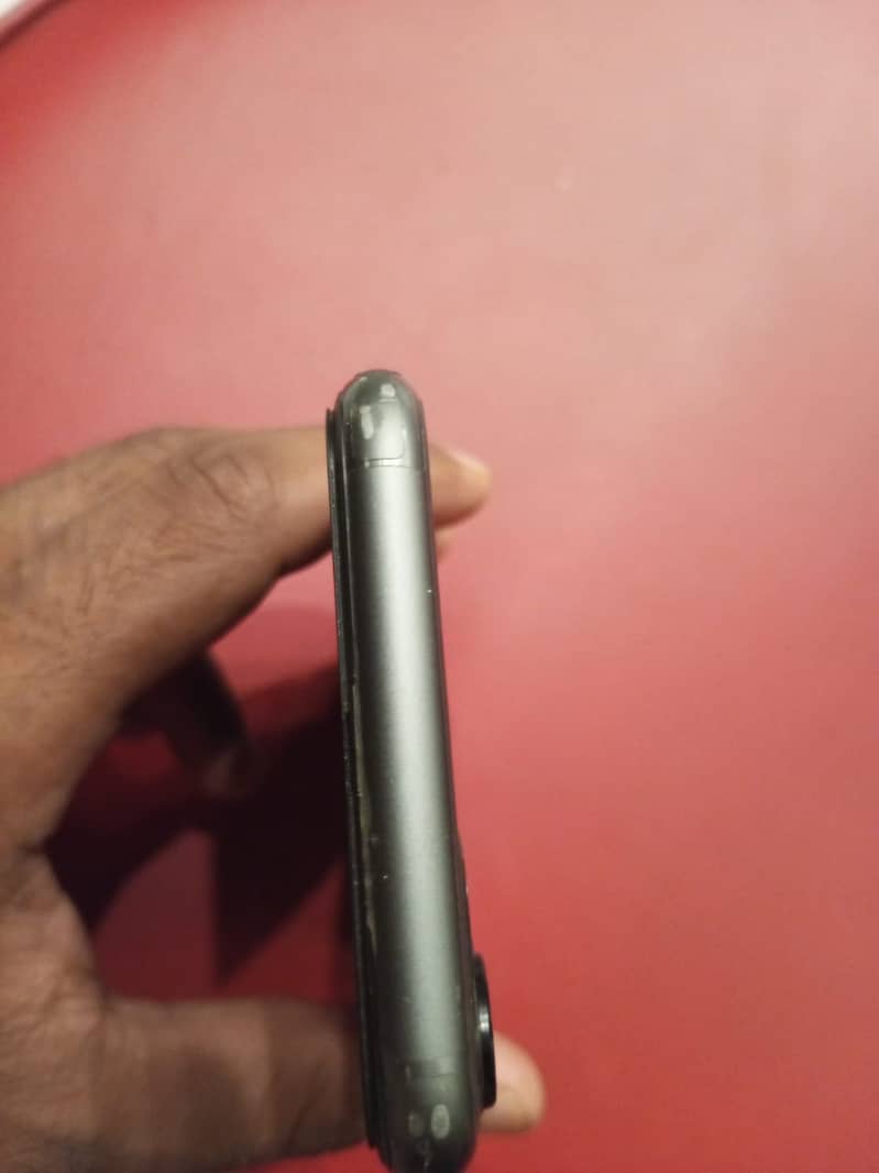 Apple iPhone 11 3