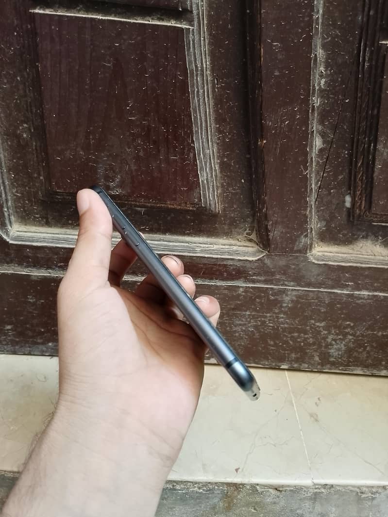 Apple iPhone 8 5