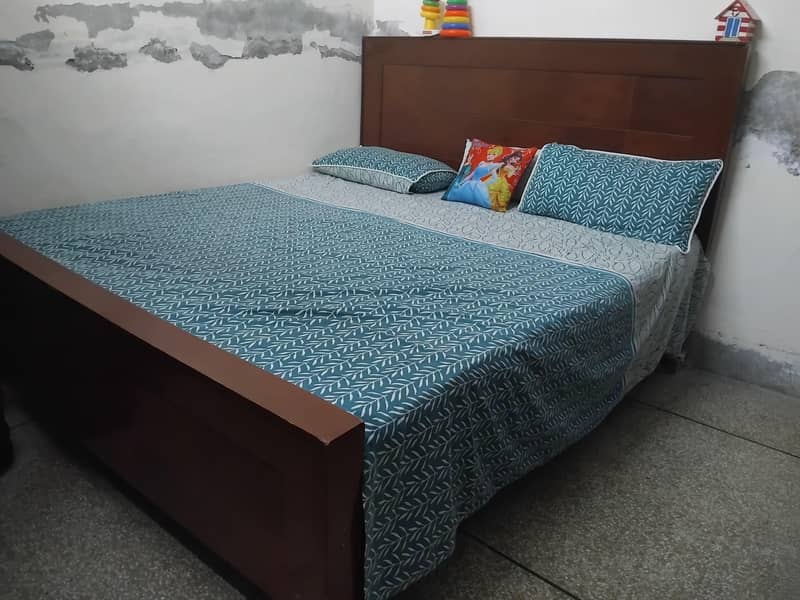 king size Bed 0
