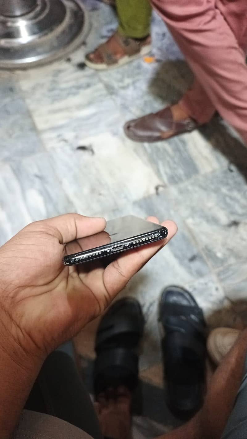 Apple iPhone 7 Plus 0