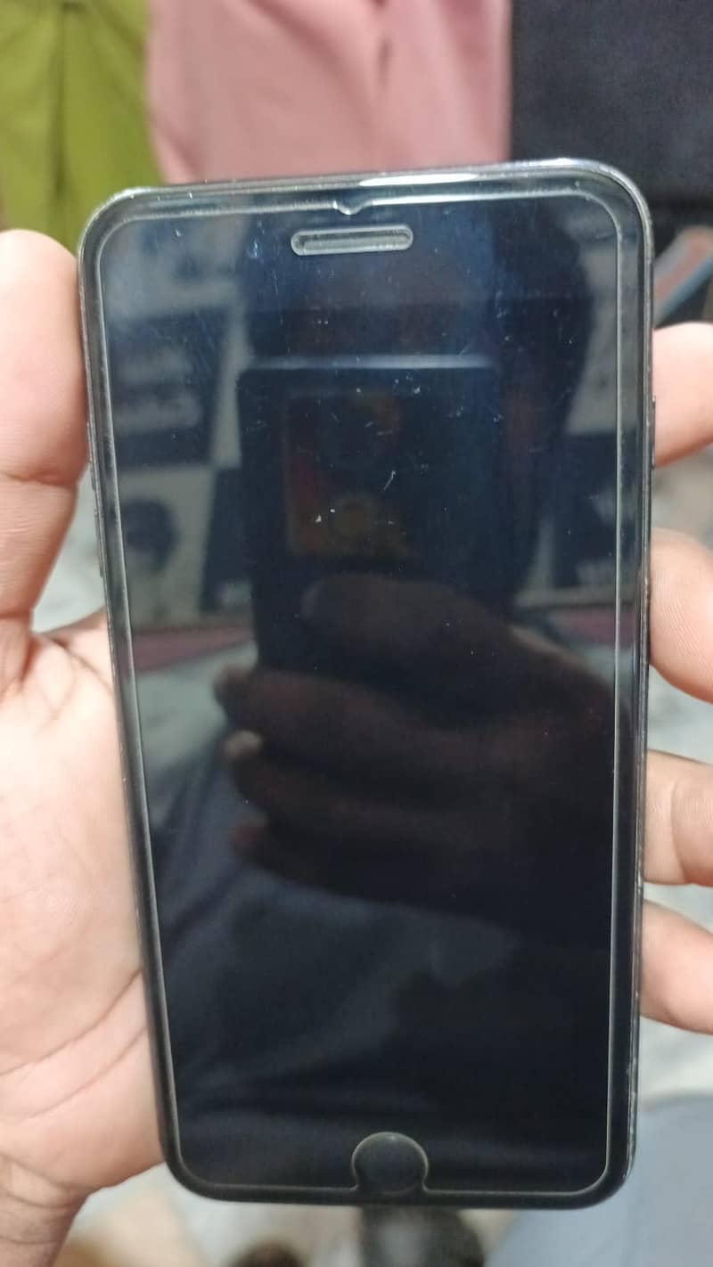 Apple iPhone 7 Plus 4