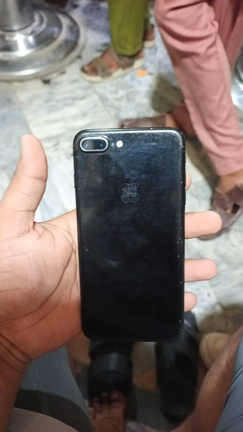 Apple iPhone 7 Plus 6