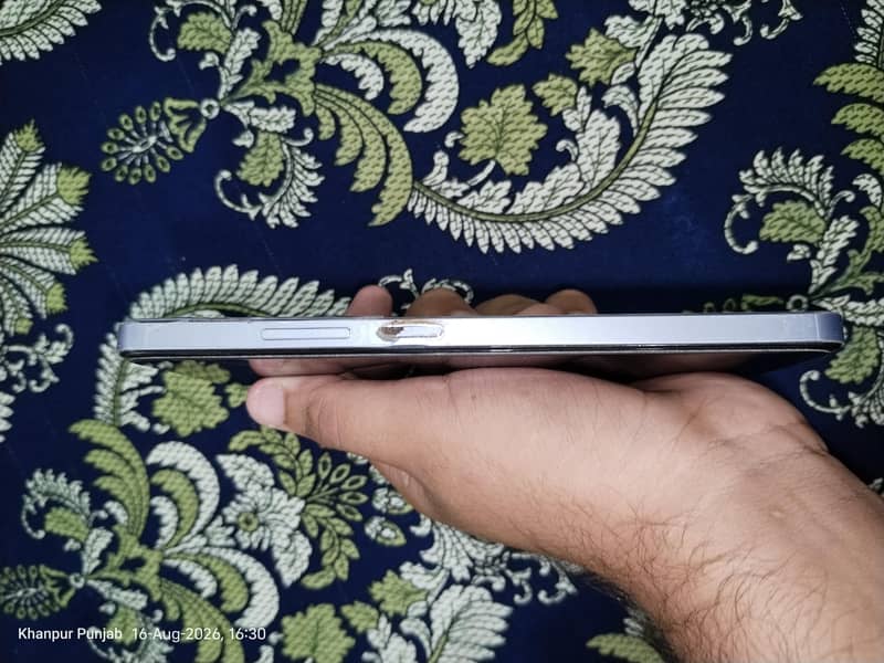 Realme C65 4