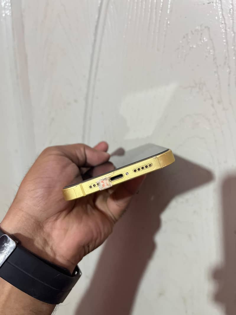Apple iPhone 14 3