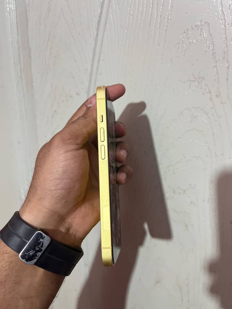 Apple iPhone 14 4