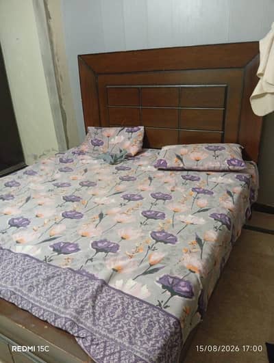 bed with matrs for sale gud condation