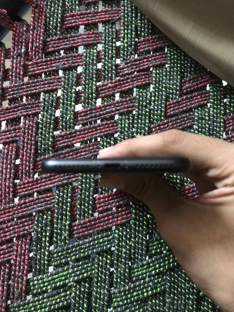 Apple iPhone 8 Plus 3