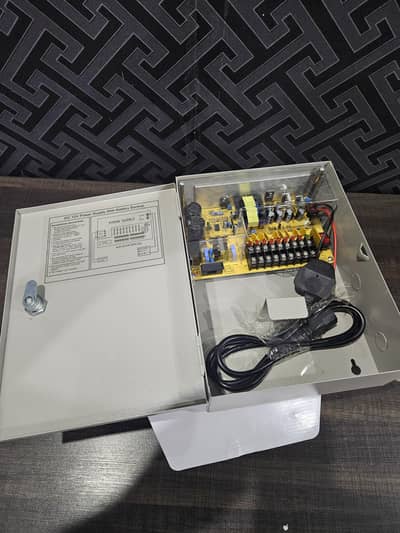 DC 12V CCTV Camera Power Supply Box with Battery Backup