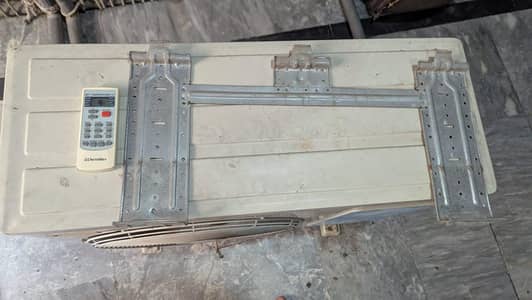 Elctroluxe Ac 1.5 ton non inverter no any fault all ok Gass full
